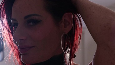 Magnifique Sally Valentine