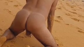 Ladysilva compilação na praia pelada exibindo sua bunda gostosa