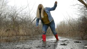 Walking in rubber boots WMV (1280x720) FHD
