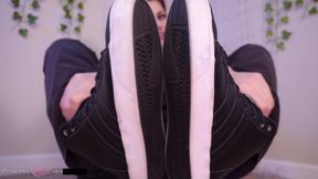 SHOE WORSHIPING CBT BITCH 1080P - ELLIE IDOL