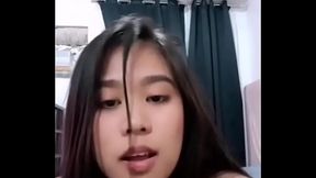 showed pussy on cam for a quick view and waits for gifts