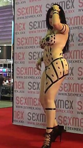 Mexican Cosplayer's Erotic Dance Showcase