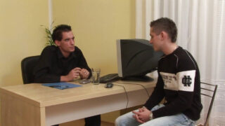 Maszturbáció, spermalövés, hármasban, arcra élvezés, cseh – pasik anális szexet kapnak