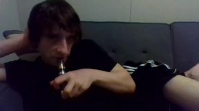 Pretty Feet and Nails, Vaping