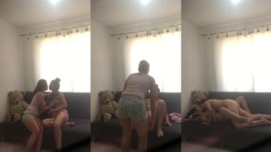 Lesbian amateurs cum in sizzlin scissor show with creamy nasty clit
