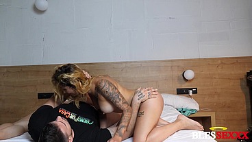 While my girlfriend sleps I fuck her friend
