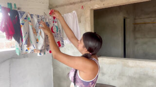 Σπιτική ταινία με ερασιτεχνικό 18χρονο τσούλα που γίνεται σκληρή πρωκτική γαμήσι