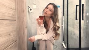 Hotel toilet - A LOT OF COMES OUT mp4 HD