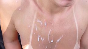 gostosa de shortinho provocando na rua, pagou boquete para estranho e ganhou gozada nos seios