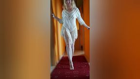 Selena's posing sex games