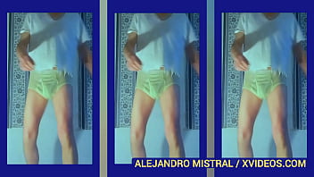 V&iacute_deo fetiche en trusa amarilla Alejandro Mistral