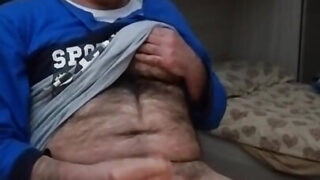 Masturbare, ejaculare, puloi, tăti – film solo de casă cu o fată gay europeni amatori, urși, futuți în cur, cu pula mare