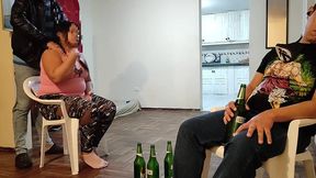 voy ala casa de mi mejor amigo para ver el juego de futbol se pone muy le hago unos masajes a su esposa y terminamos follando tiene un culo muy grande es una buena puta