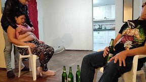 voy ala casa de mi mejor amigo para ver el juego de futbol se pone muy le hago unos masajes a su esposa y terminamos follando tiene un culo muy grande es una buena puta