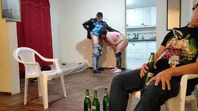 voy ala casa de mi mejor amigo para ver el juego de futbol se pone muy le hago unos masajes a su esposa y terminamos follando tiene un culo muy grande es una buena puta