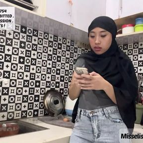 MUSLIM MOM VISIT MASSAGE SHOP, MASSEUR WANNA SEX SLIDING HIS DICK