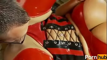 Titney sph&egrave_res est une salope bien sauter dans une tenue en latex