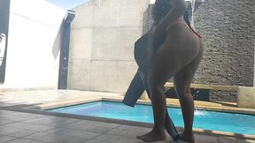 fucking old girl with nice ass in the hotel pool