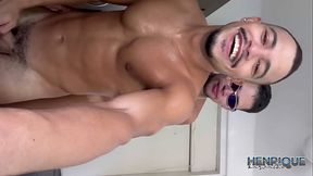 COMENDO GOSTOSO O CU DO CARIOCA P&Oacute_S PRAIA