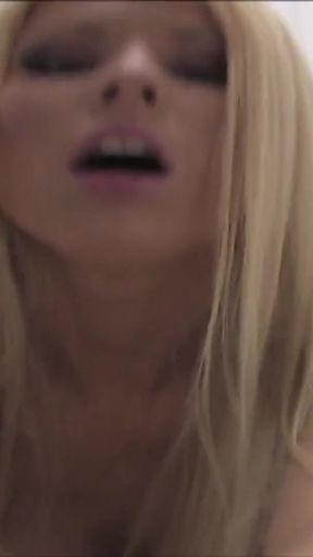 Loira gosta levar na cona com forca   Clip 2