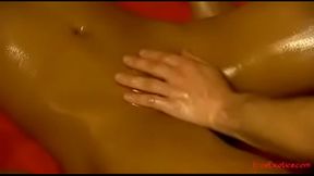 A delicia da massagem Yoni