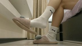 Slippers and socks WMV HD 720p