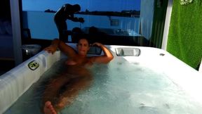 Steamy Moments in the Jacuzzi with an Amateur Couple