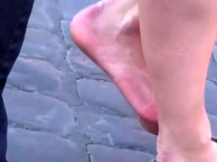 Standing flats shoeplay