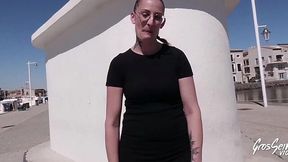 Voluptuous vixen Arianna, 34, unleashes her naughty side with generous assets