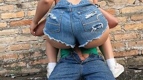 Big bootied girlfriend lets me fuck her pussy real hard out in the wild