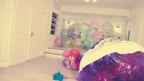 JJ pops a lot of balloons inside the XXL Shosu Beachball HD Version