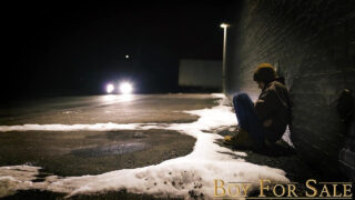 Quan hệ bằng miệng, quan hệ không dùng bao cao su, liếm, dương vật – clip khiêu dâm của những người đàn ông xăm trổ Austin Lock, Cain Marko, Ethan Tate và Tucker Barrett, bị quan hệ tình dục qua đường hậu môn