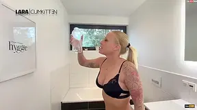 Die Wohl Geilste Blonde Pissfotze Lasst Den Gelben Saft