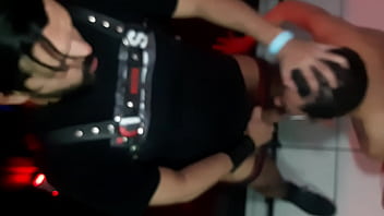 sexo bareback gordo e magro na danceteria