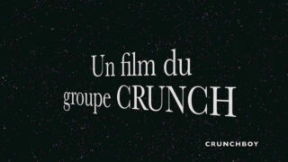 Màn threesome ngoài trời với hai anh chàng đồng tính người Pháp vạm vỡ đang "thúc" nhau trong bao cao su.