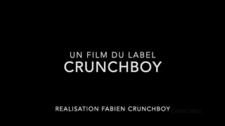 Onbeschermde seks in de buitenlucht met een cumshot voor de knappe amateur Apolo Adrii in een rauwe, zelfgemaakte video.