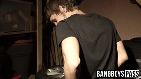 Stud cums on his face after seducing him to get a blowjob
