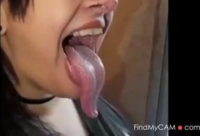 LONG TONGUE BEAUTY SHOWS OFF LONGEST TONGUE AND WIDE THROAT