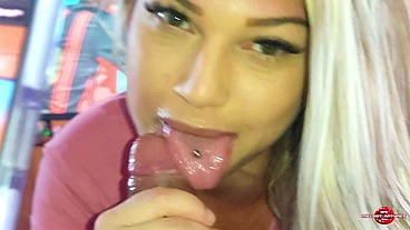 Uma frenética foda com a loira mais tesuda do Brasil , sentando com força no magrelo dotado até tirar todo o leitinho do pau duas vezes /Parte 4