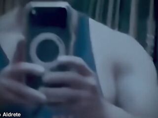 Los amigos de este heterosexual han descubierto que es prostituto homosexual... todo un problema para su supuesta masculinidad