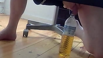 when you work from home and can&#039_t leave your desk and have to urinate in a bottle - full version