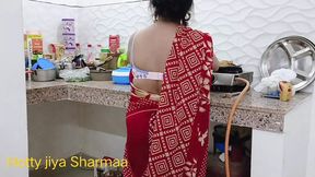 Oh, sweet Indian skank goes wild in kitchen romp, hardcore Bollywood seduction