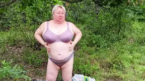 neighbor undressed in a public park and masturbates her pussy