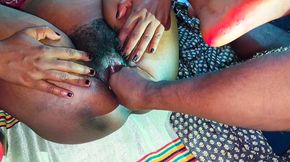 Padosi ыеуз uncle ne aunty ke hairy chum pura hanth gusa diya. Water came out of the hand of brother-in-law&amp;#039;s penis, desi s