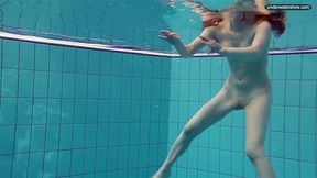 Libuse goes underwater in the pool