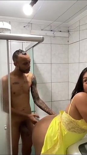 I Went to Take a Shower with My Boyfriend
