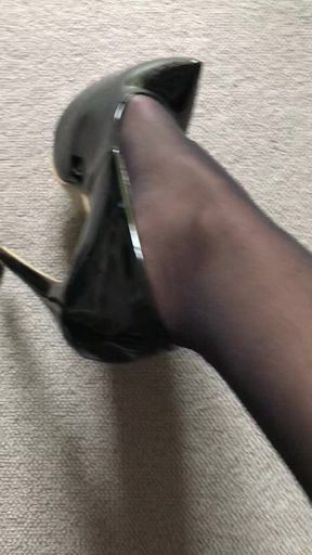 stunning legs in stockings (2)
