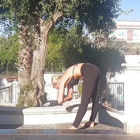 Selena&#039;s outdoor sex after yoga