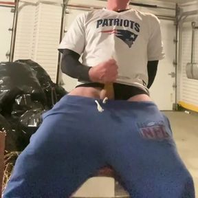 Dilf Jockdad87 Shoots a Load in the Garage