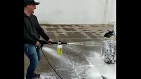 Asi&aacute_tica branquinha no seu banho de espuma